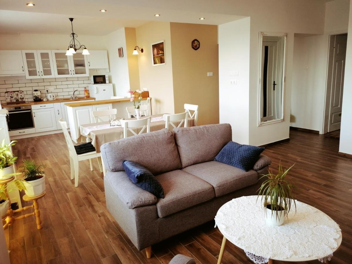 Elisoria Apartments Черсектомай Екстериор снимка